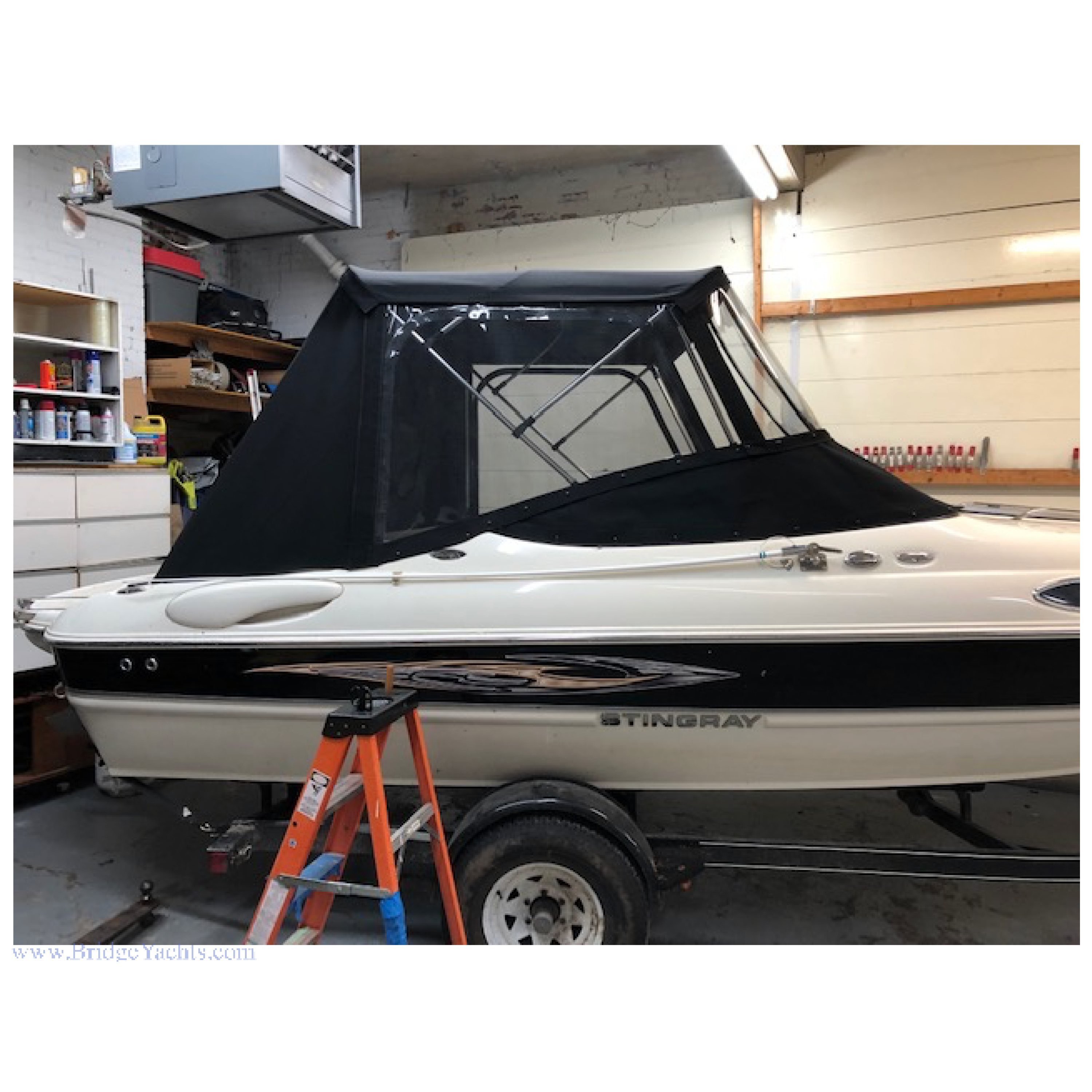 2009 Stingray 205CS Cuddy Cabin